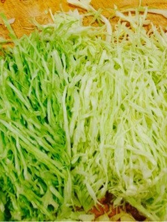 目からウロコ!簡単綺麗なキャベツの千切り-レシピのメイン写真