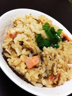 秋鮭☆秋鮭と塩こんぶの炊き込みご飯-レシピのメイン写真