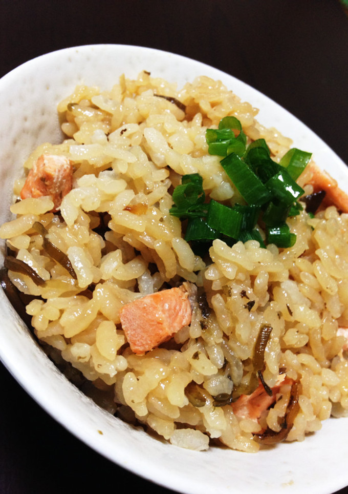 秋鮭☆秋鮭と塩こんぶの炊き込みご飯-レシピのメイン写真