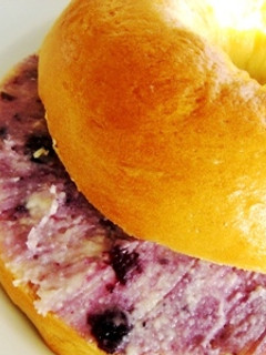 豆乳ベーグル+ ブルベリークリームチーズ-レシピのメイン写真