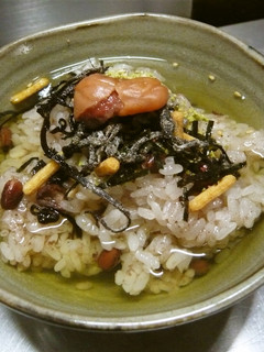 サラサラもちもち、赤飯茶漬け♪-レシピのメイン写真