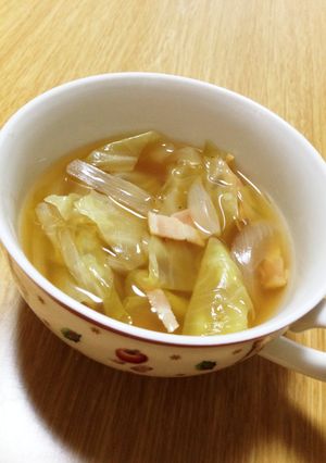 キャベツ＊玉ねぎ＊ベーコンのスープ-レシピのメイン写真