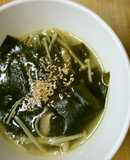 簡単 ワカメ 椎茸 えのきの 中華スープ
