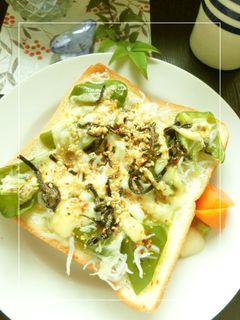 やわらかピーマン×しらすの塩昆布トースト-レシピのメイン写真