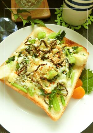 間引いた蕪×シラスの塩昆布トースト-レシピのメイン写真