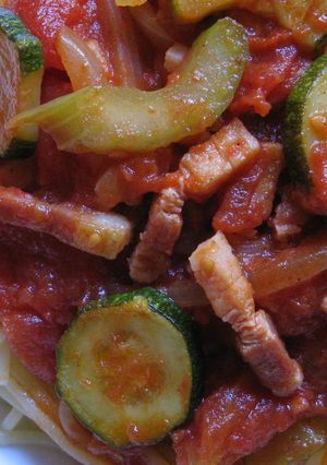残り野菜とベーコンのトマトソースパスタ-レシピのメイン写真