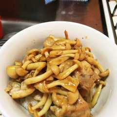 รูปของ 簡単★ぶなしめじと鶏ももの照り焼き丼