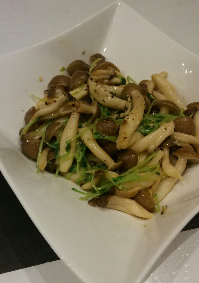 しめじと豆苗のマヨ炒め♪-レシピのメイン写真