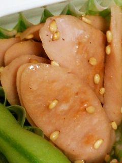 魚肉ソーセージのゴマポン炒め☆簡単お弁当-レシピのメイン写真