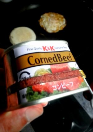 コンビーフ缶詰を食べる前には湯煎♪-レシピのメイン写真