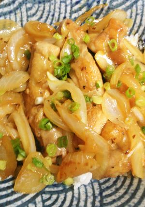 ウスターソースで味付け簡単☆鶏もも肉丼-レシピのメイン写真