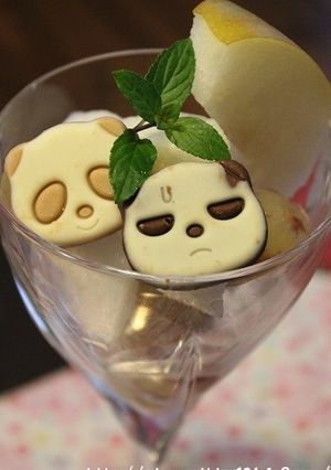 旬の果物と一緒にさくさくぱんだパフェ♪。-レシピのメイン写真