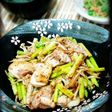 鶏もも肉とアスパラとエノキのスタミナ炒め