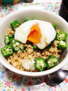 オクラと鶏そぼろの温玉のせ丼(⋈・◡・)-レシピのメイン写真
