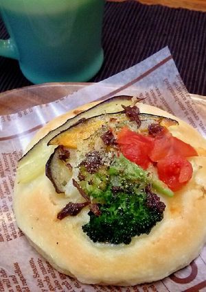 野菜とアンチョビの手捏ねフォカッチャ♪-レシピのメイン写真