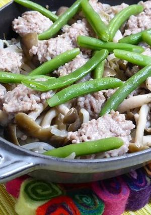 ストウブで豚ミンチともやしの蒸し煮-レシピのメイン写真
