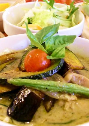 秋の味覚♪鶏肉ときのこのグリーンカレー-レシピのメイン写真