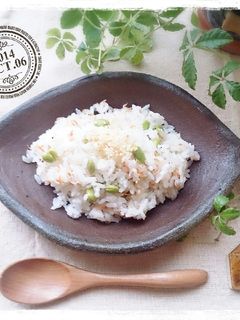 枝豆とアミエビの炊き込みご飯おにぎりにも-レシピのメイン写真