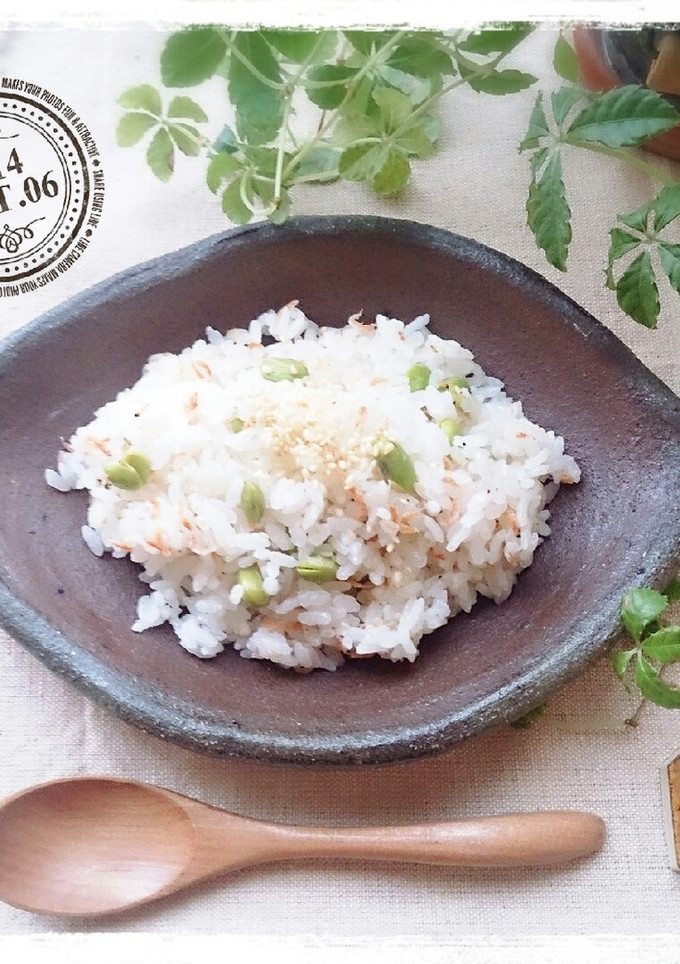 枝豆とアミエビの炊き込みご飯おにぎりにも-レシピのメイン写真