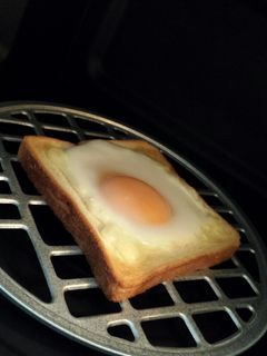 目玉焼きパン-レシピのメイン写真
