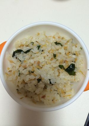 梅とパリパリじゃこのわかめご飯-レシピのメイン写真