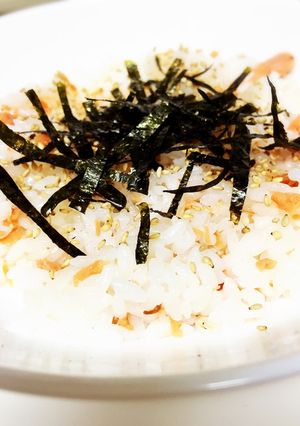 朝ごはんに☆鮭フレークちらしもどき-レシピのメイン写真