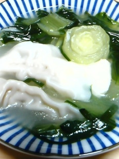 市販の餃子で中華スープ-レシピのメイン写真