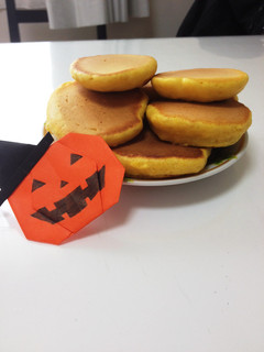 ハロウィンにも☆かぼちゃホットケーキ-レシピのメイン写真