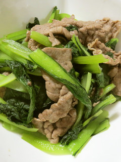 薄切り牛肉と小松菜のレモン塩炒め-レシピのメイン写真