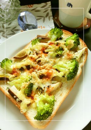 ふりかけパラリ✫ブロ×椎茸トースト-レシピのメイン写真