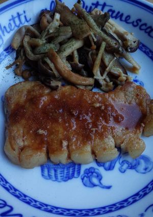 豚ロースときのこのガリバタ醤油ソテー-レシピのメイン写真