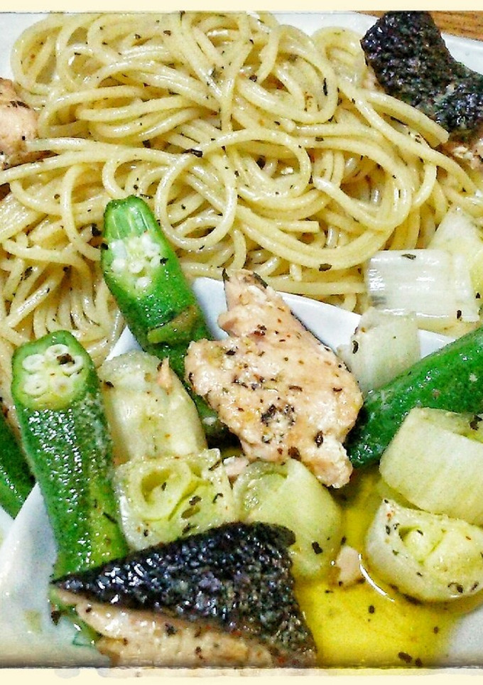 オクラと鮭とねぎのアヒージョ パスタ付き-レシピのメイン写真