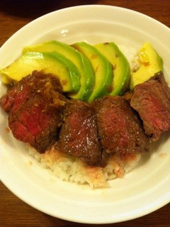 ステーキ丼アボカドのせ-レシピのメイン写真