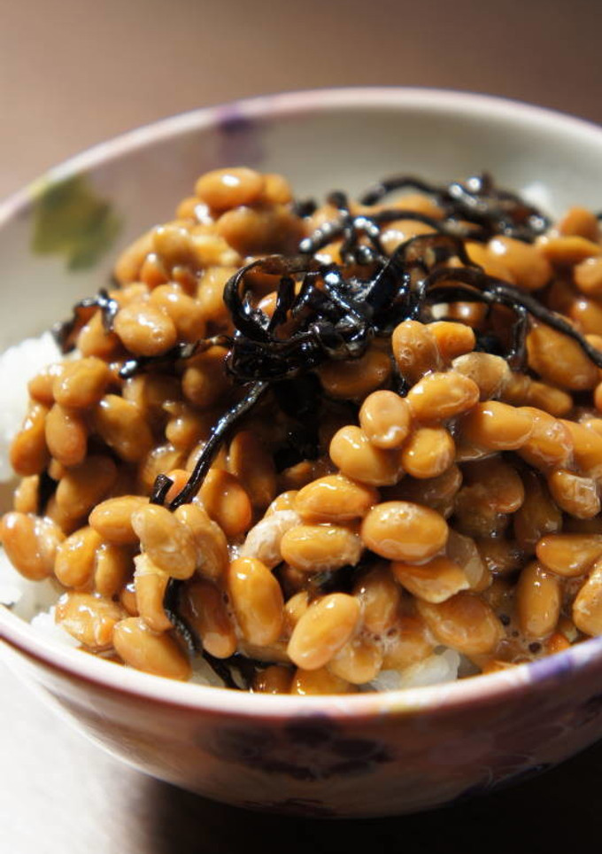 納豆・塩昆布和えをご飯にのせて-レシピのメイン写真