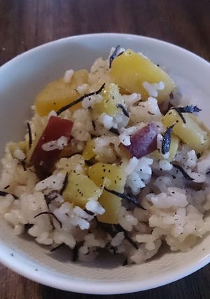 サツマイモとひじきのだし炊き込みご飯-レシピのメイン写真