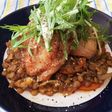 骨付き鶏とレンズ豆の白ワイン煮込み