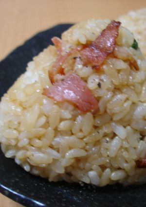 カリカリベーコンのおにぎり-レシピのメイン写真