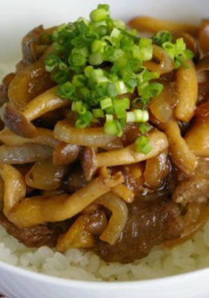 土鍋料理☆キノコと牛肉のさっぱり丼-レシピのメイン写真
