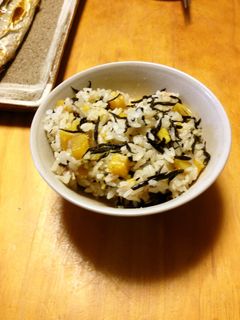 さつまいもとひじきの炊き込みご飯♪-レシピのメイン写真