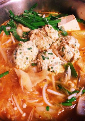 ♪うちのキムチ鍋には鶏団子がた〜っぷり♪-レシピのメイン写真