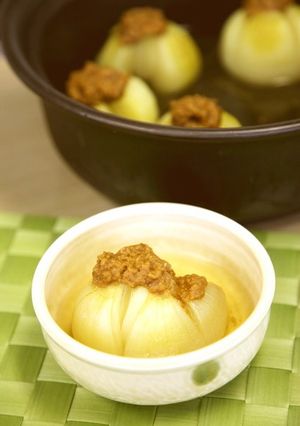 蒸し玉ねぎの味噌ごまペーストのっけ-レシピのメイン写真