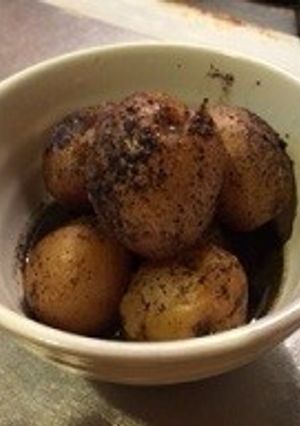小玉じゃがいもの黒胡麻甘辛煮-レシピのメイン写真