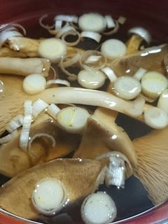 山採り・本しめじのお吸い物-レシピのメイン写真