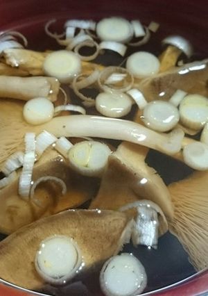 山採り・本しめじのお吸い物-レシピのメイン写真