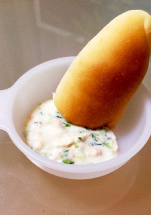 パンと一緒の離乳食。鮭と白菜のシチュー。-レシピのメイン写真
