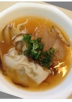 中華味とキムチ鍋の素で餃子入り春雨スープ-レシピのメイン写真