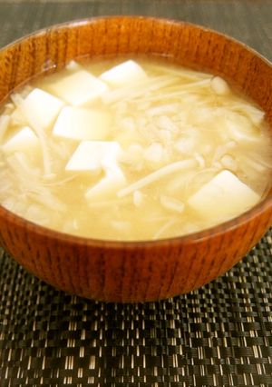 えのき・絹豆腐・長芋の色白美人なお味噌汁-レシピのメイン写真
