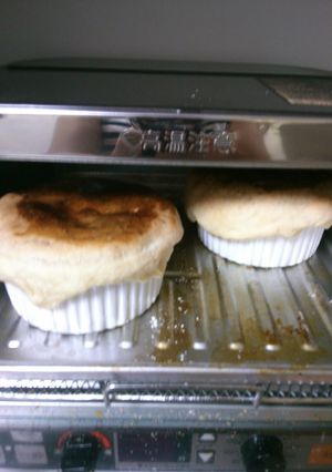パイでふたするオニオンスープ-レシピのメイン写真