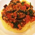 ナスとほうれん草のミートソースパスタ