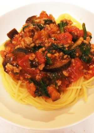 ナスとほうれん草のミートソースパスタ-レシピのメイン写真